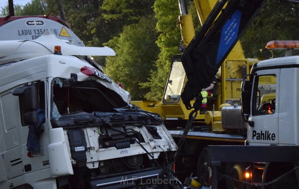 VU Gefahrgut LKW umgestuerzt A 4 Rich Koeln Hoehe AS Gummersbach P567.JPG - Miklos Laubert